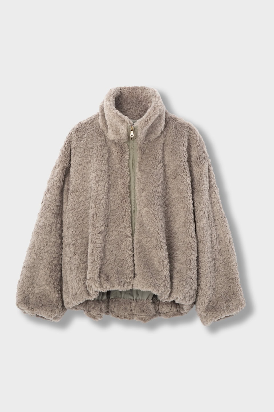 人気のモスグリーン。