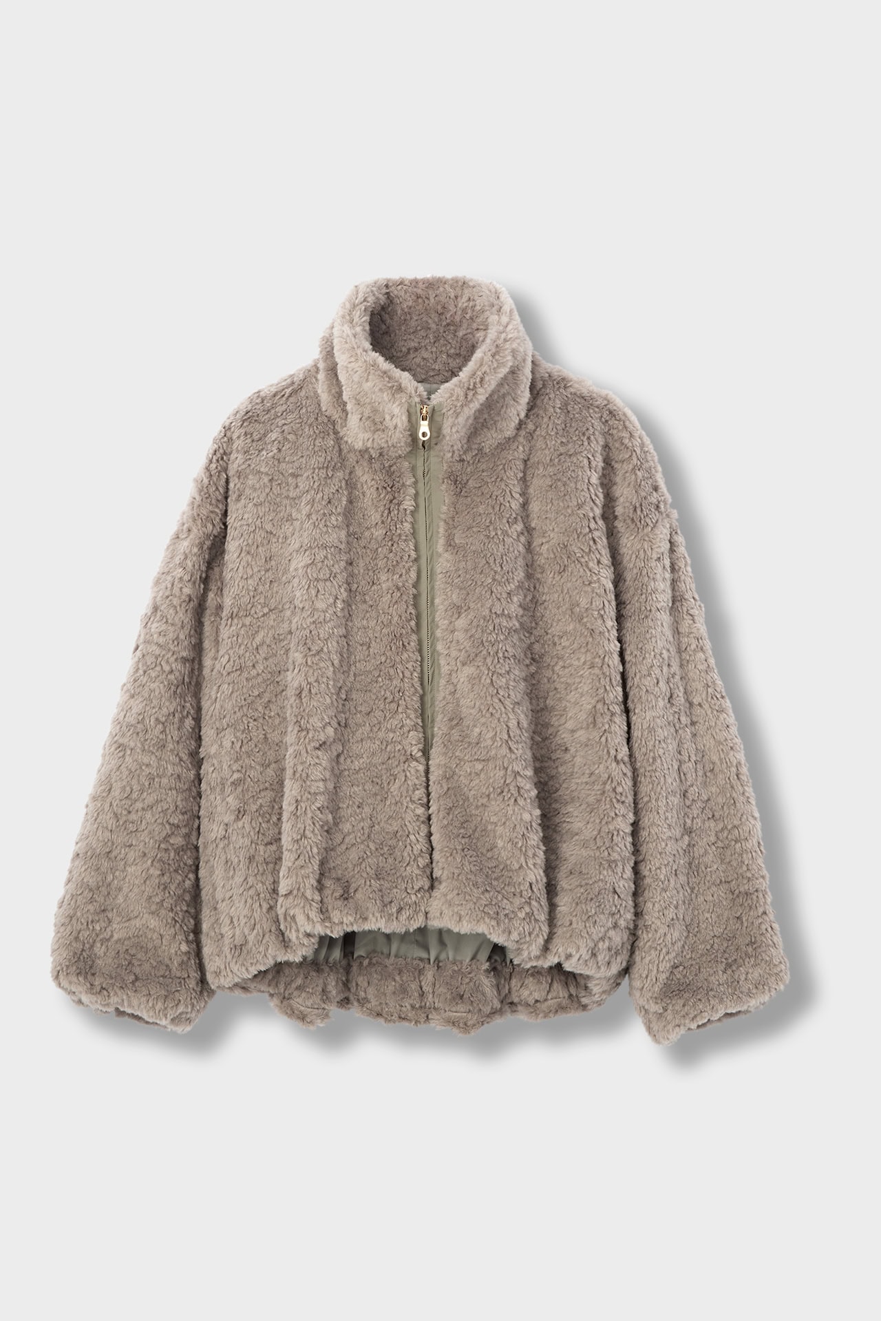 人気のモスグリーン。