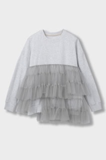 オフホワイトはブラックと比べるとカジュアルな印象。