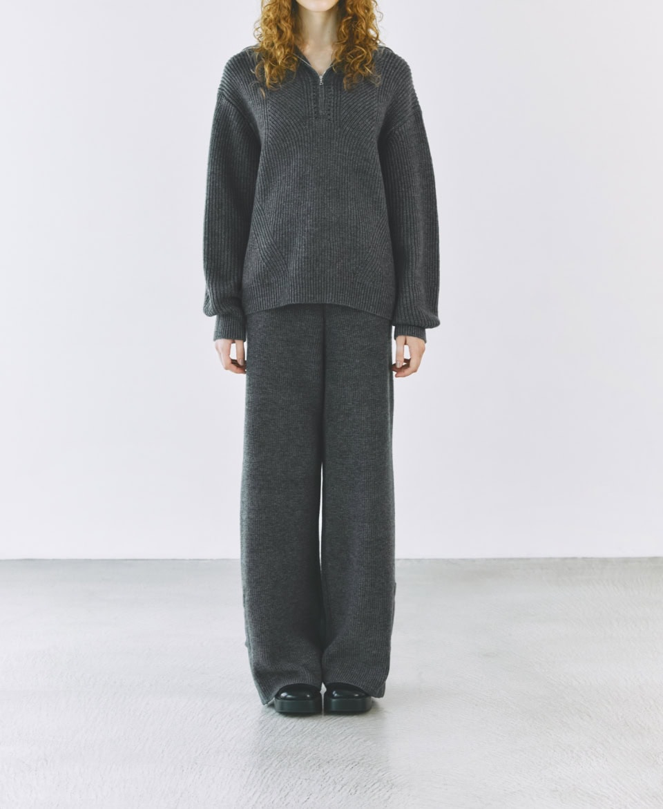 Half Zip Rib Knit￥19,800、Rib Knit Pants￥18,700