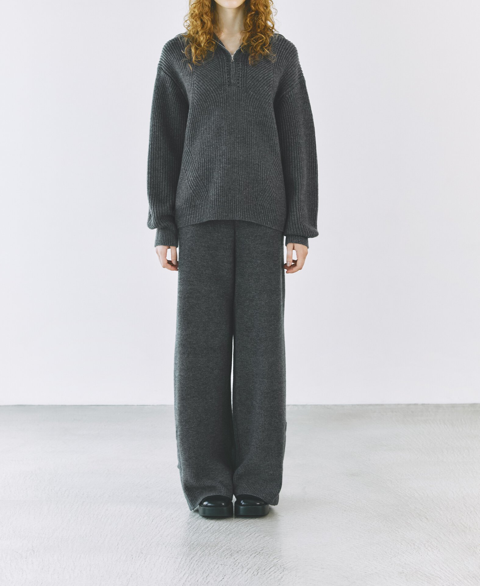 Half Zip Rib Knit￥19,800、Rib Knit Pants￥18,700