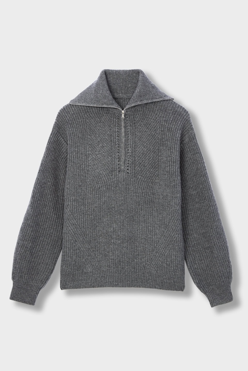 モデル着用のグレーカラー。