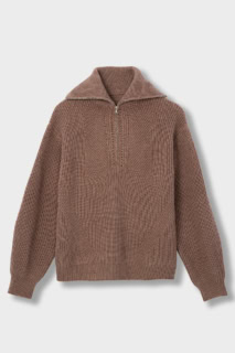 ブラウンは明るめのカラーで大人な落ち着いたムードです。