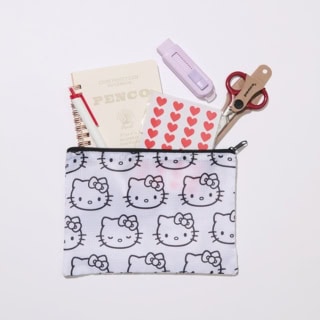 ペンやふせんなど文房具の収納にも。