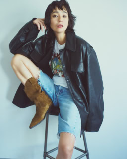展示会などでオーダーNO.1はやっぱりレザーのアウターだったそう。竹下玲奈さんがご着用なのは¥187,000(ロエフ/エイチ ビューティー&ユース)です。