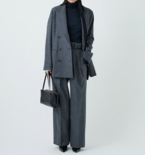 バランサールームジャケット￥74,800、バランサールームパンツ￥46,200
