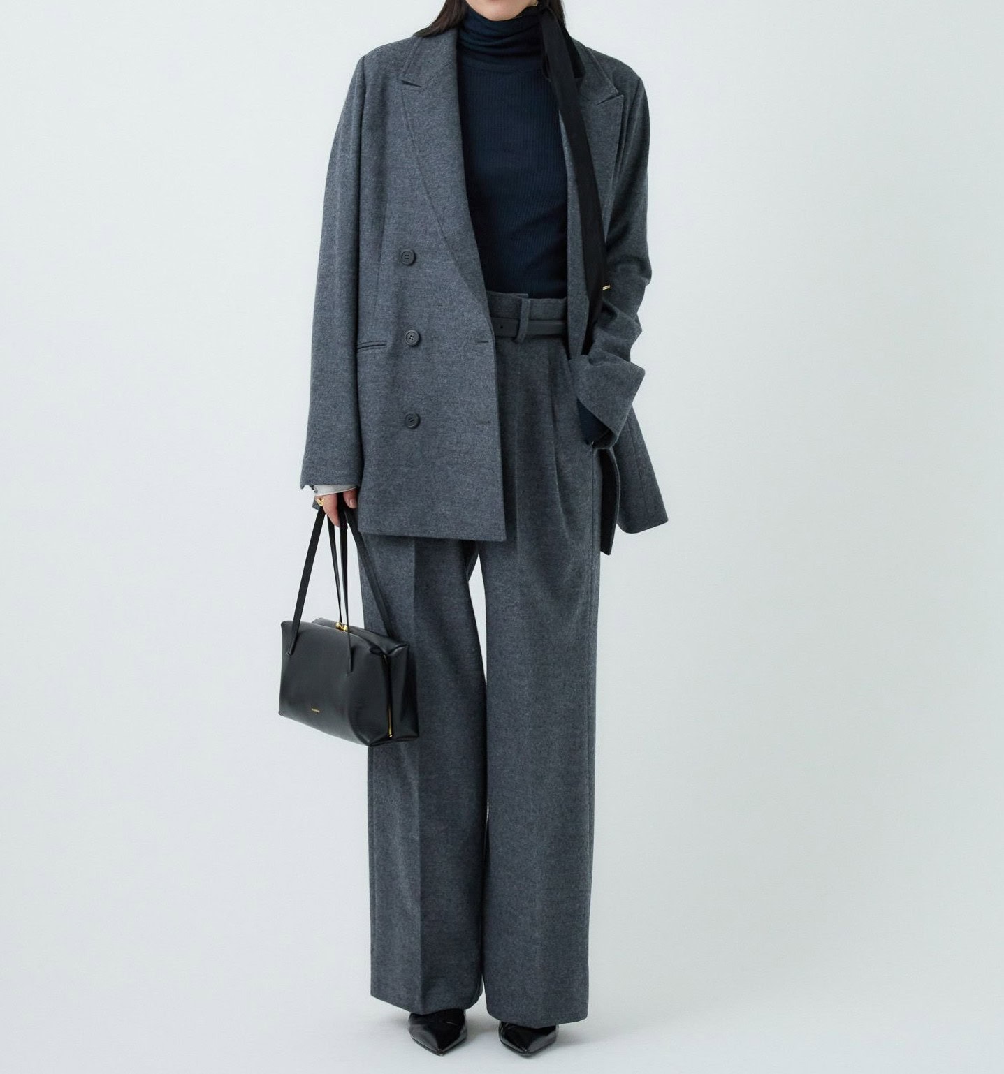 バランサールームジャケット￥74,800、バランサールームパンツ￥46,200