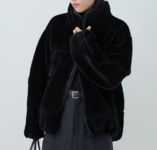 ウールボアブルゾン￥96,800 カラー展開／ブラック、ライトグレー、キャラメル、ネイビー