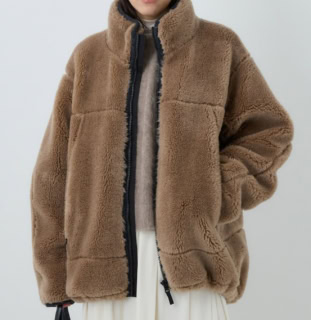 ウールボアブルゾン￥96,800 カラー展開／ブラック、ライトグレー、キャラメル、ネイビー