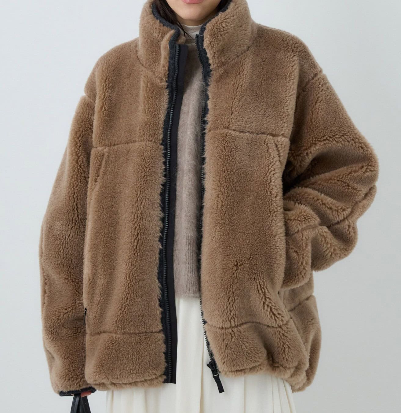 ウールボアブルゾン￥96,800 カラー展開／ブラック、ライトグレー、キャラメル、ネイビー