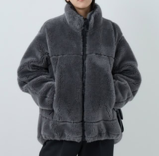 ウールボアブルゾン￥96,800 カラー展開／ブラック、ライトグレー、キャラメル、ネイビー