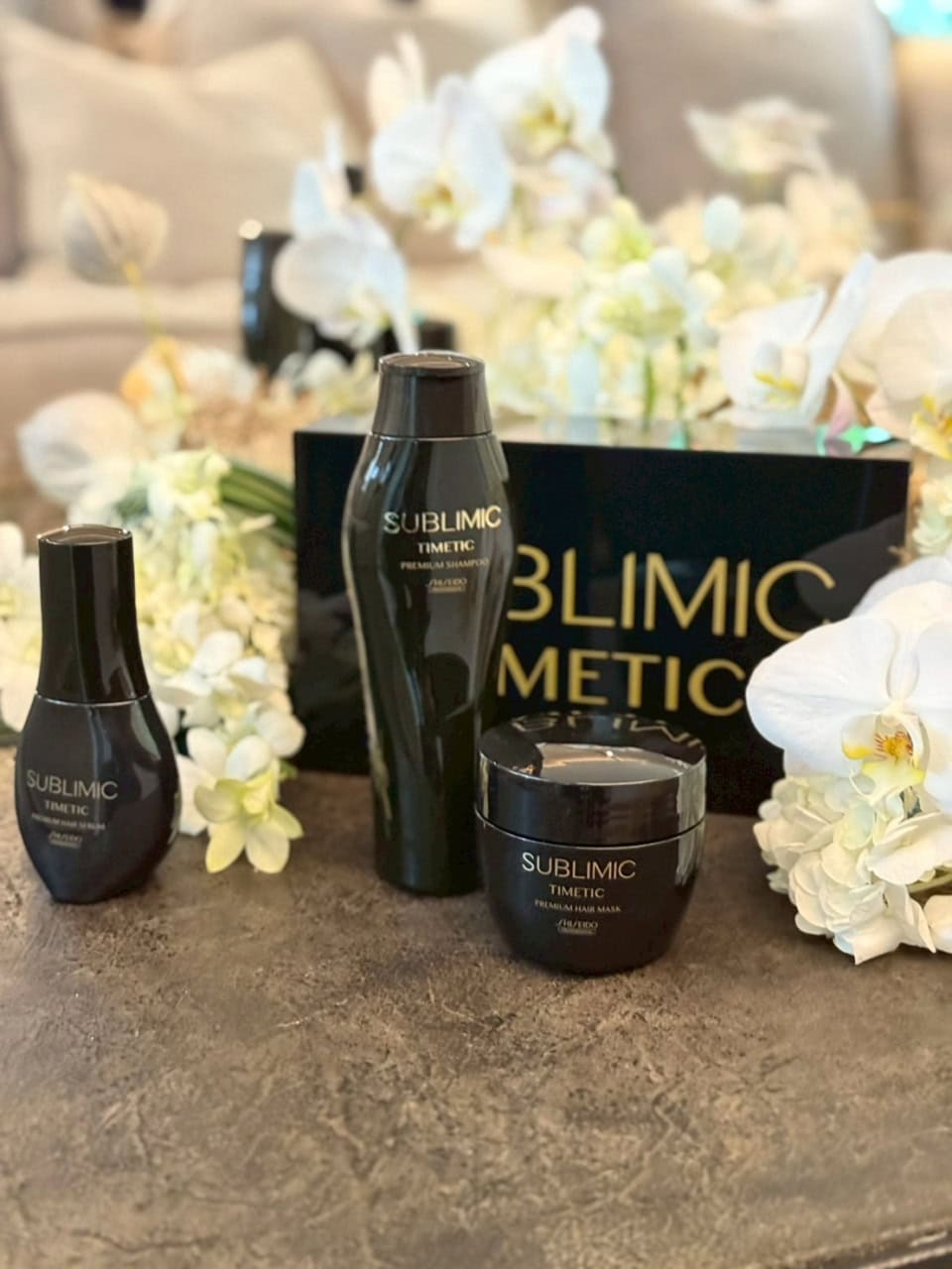 タイムティック プレミアム シャンプー 250mL ¥6,050、同 500mL ¥9,350、タイムティック プレミアム ヘアマスク 200g ¥13,200、タイムティック プレミアム ヘアセラム 110g ¥7,040