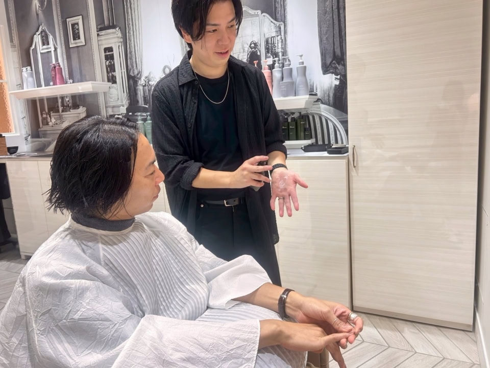 年齢を重ねることで、髪悩みって増えますよね? サロンでは最適なホームケアもアドバイスしてくれます。