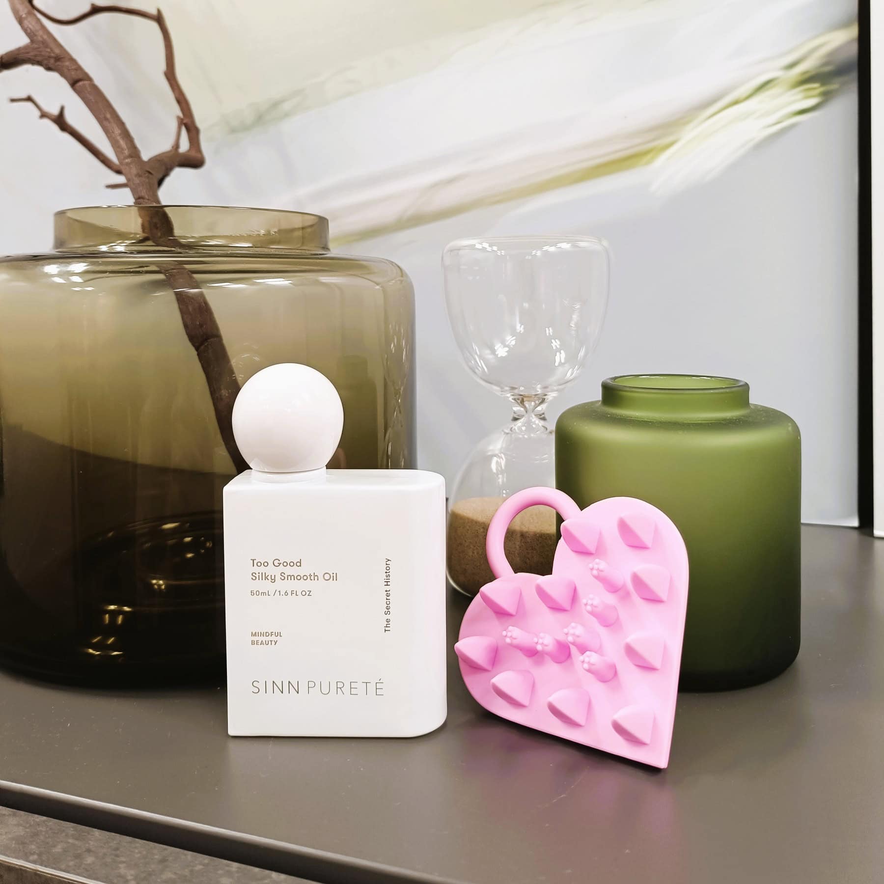 シン ピュルテ　ハートロック スカルプブラシ（ピンク）、シン ピュルテ　トゥーグッド シルキースムースオイル / The Secret History