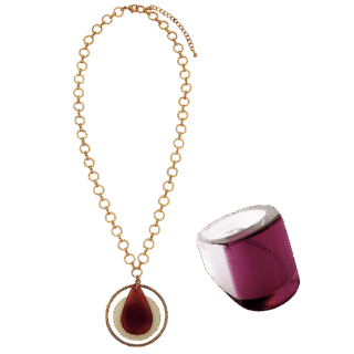★ネックレス¥4,400、★パープルリング¥3,800（共にムード）