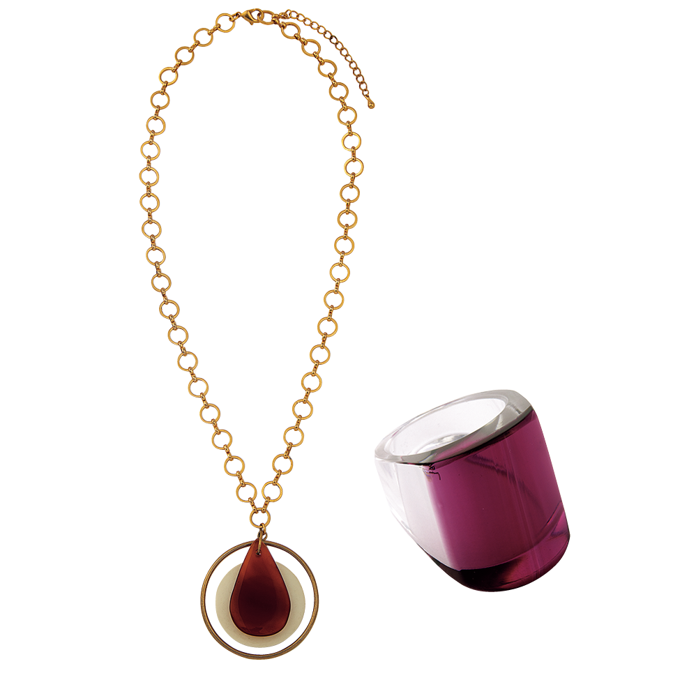 ★ネックレス¥4,400、★パープルリング¥3,800（共にムード）