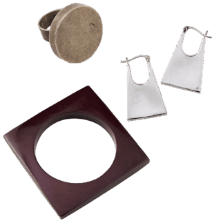 ★シルバーリング¥16,500、★ピアス¥18,700、★バングル¥7,700（全てゾハルヴィンテージ）