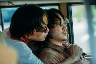 『愚か者の身分』10月24日(金) 全国公開 配給：THE SEVEN　ショウゲート ©️2025映画「愚か者の身分」製作委員会