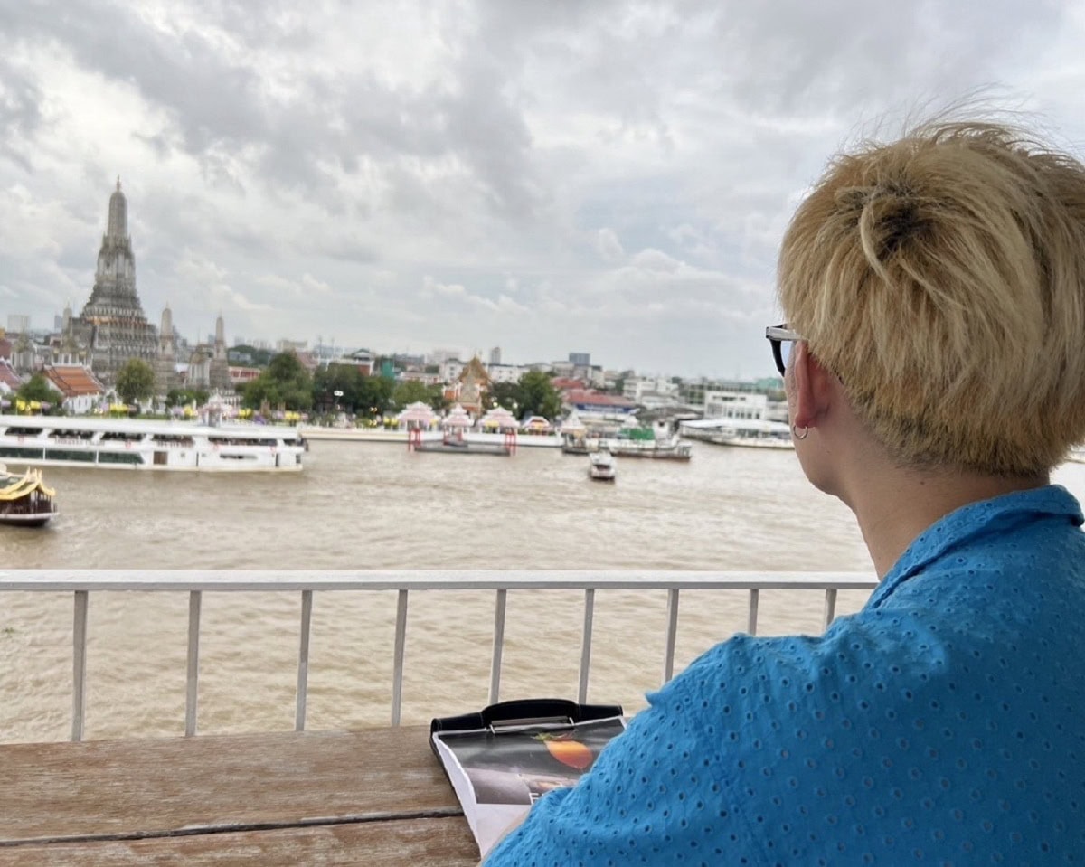 「推し活以外にも、タイの美容・コスメ情報もリサーチして、掘り出し物を見つけてはポーチの中身をアップデートしたりします」