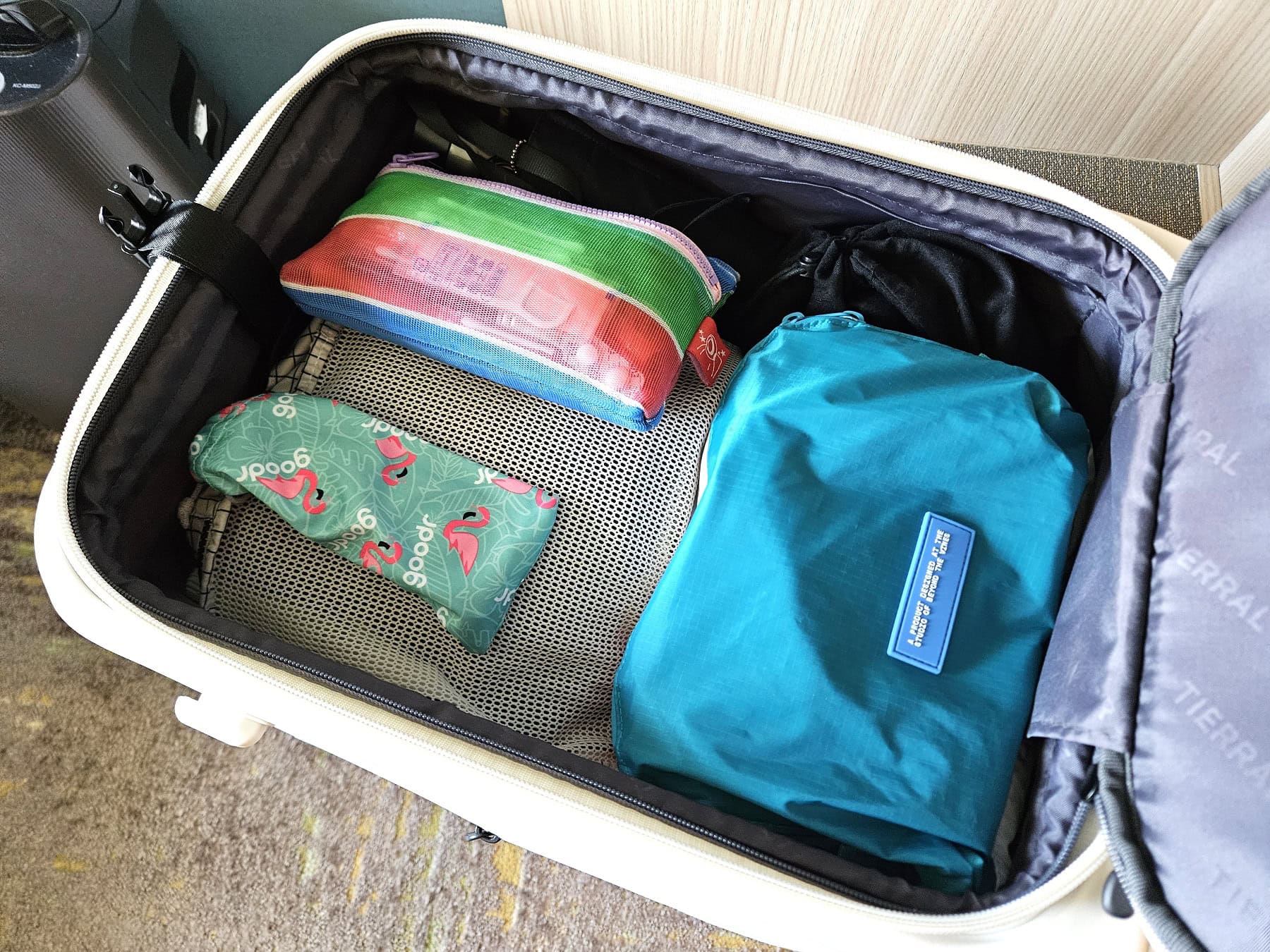 左右の部屋に分けて入れるよりも、１ルームタイプのほうがなんだかスッキリ収納できるような気が！