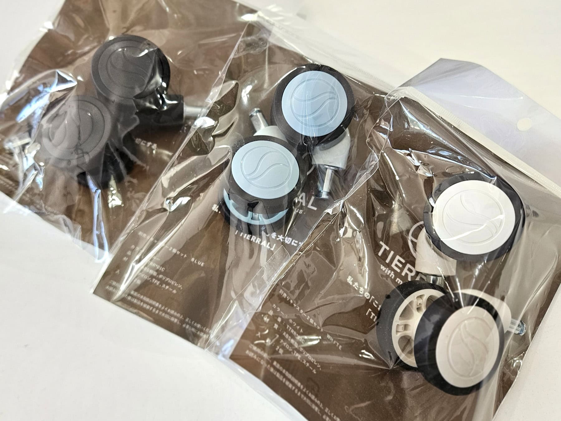 キャスターは別売りもしているので、万が一壊れた場合の交換も手軽！　しかも２輪で￥2,200というコスパのよさもうれしいポイント。