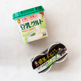 上:マルサン 「豆乳グルト 400g」下:あづま食品株式会社「黒千石小粒なっとう30g×2」