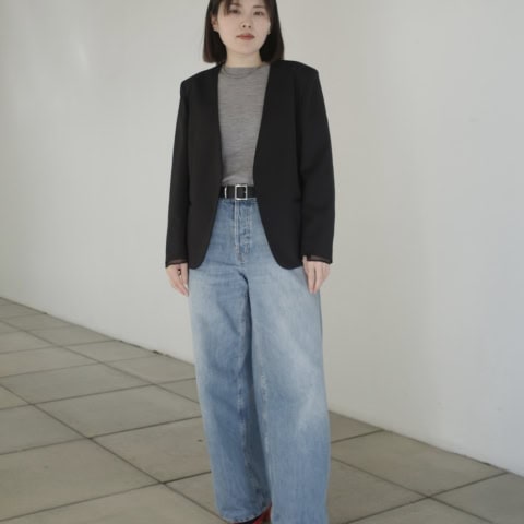 【40代スナップ】キレイめ黒ジャケット×デニム×赤パンプスでミニマルな洒落感！｜朴栄里さん