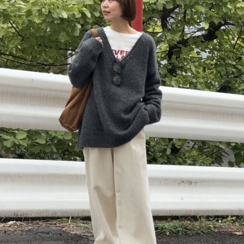 【40代スナップ】萌え袖を通りこした「スーパービッグ」なニットが可愛くて使える!|misatoさん