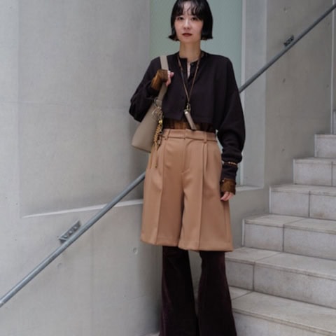 【40代スナップ】冬のハーフパンツもショート丈カーデも…レイヤードが上手すぎ!|KANAさん