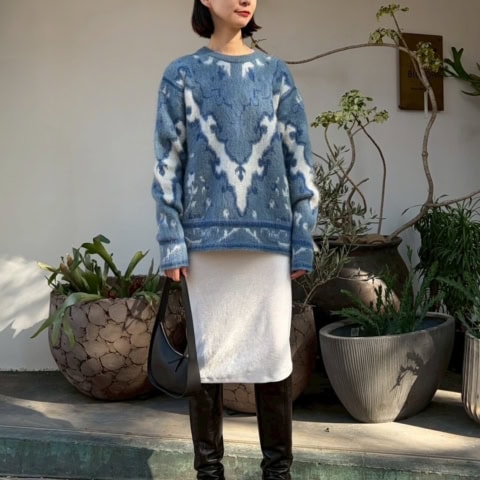 【40代スナップ】冬の主役「柄ニット」に旬素材の「ベロア」合わせでより素敵に！｜山口優さん