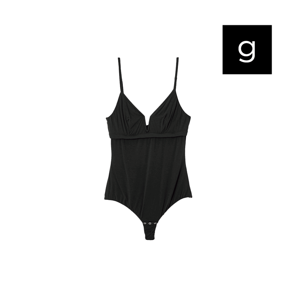 【Intimissimiのキャミボディスーツ】 インナーとしてはもちろん、キャミソールとして1枚でもいけるボディスーツ。胸元のカッティングが女っぽい。¥9,990（インティミッシミ／インティミッシミ 渋谷文化村通り店）