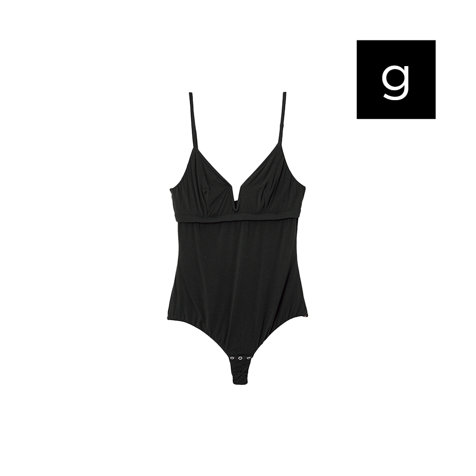 【Intimissimiのキャミボディスーツ】 インナーとしてはもちろん、キャミソールとして1枚でもいけるボディスーツ。胸元のカッティングが女っぽい。¥9,990（インティミッシミ／インティミッシミ 渋谷文化村通り店）