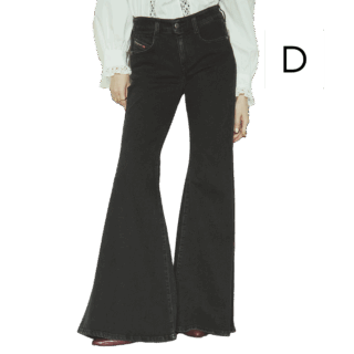 【DIESELのベルボトムデニム】 とんでもなくフレアなデザインが周囲の目を引く1本。メリハリのあるシルエットで、美脚効果も絶大です。ブラックは少しモードな印象もあり、意外とスタイリングしやすい！ ¥46,200（ディーゼル／ディーゼル ジャパン）