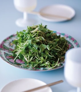 最高にうまい。家中華 『パクチー、セロリ、豆苗の中華サラダ』