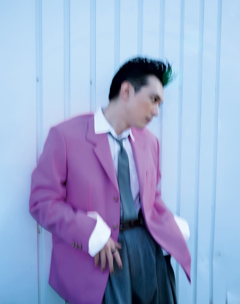 ジャケット※参考商品(ダブレット)、パンツ ¥52,800(シュタイン/共にエンケル)、その他スタイリスト私物