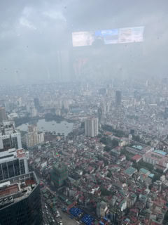 見てください、この絶景を！ 悪天候でもかなり先まで見ることができました