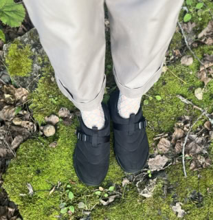 あえて編みタイツを合わせてみましたが、このミスマッチ感が個人的にはツボでした