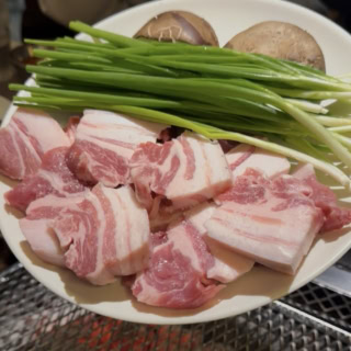 『山清炭火ガーデン乙支路1号店』のサムギョプサル