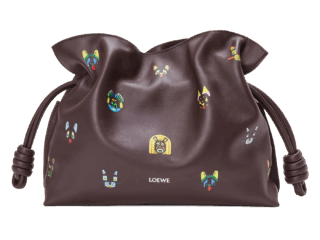 バッグ〈キャッツ フラメンコ クラッチ〉［H24.5XW30XD10.5㎝］¥486,200（ロエベ／ロエベ ジャパン クライアントサービス）