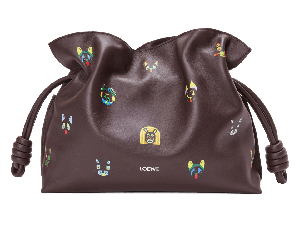 バッグ〈キャッツ フラメンコ クラッチ〉［H24.5XW30XD10.5㎝］¥486,200（ロエベ／ロエベ ジャパン クライアントサービス）