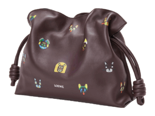 バッグ〈キャッツ フラメンコ クラッチ〉［H24.5XW30XD10.5㎝］¥486,200（ロエベ／ロエベ ジャパン クライアントサービス）