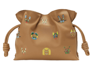 バッグ〈キャッツ フラメンコ クラッチ ミニ〉［H18XW23.9XD9㎝］¥414,700（ロエベ／ロエベ ジャパン クライアントサービス）