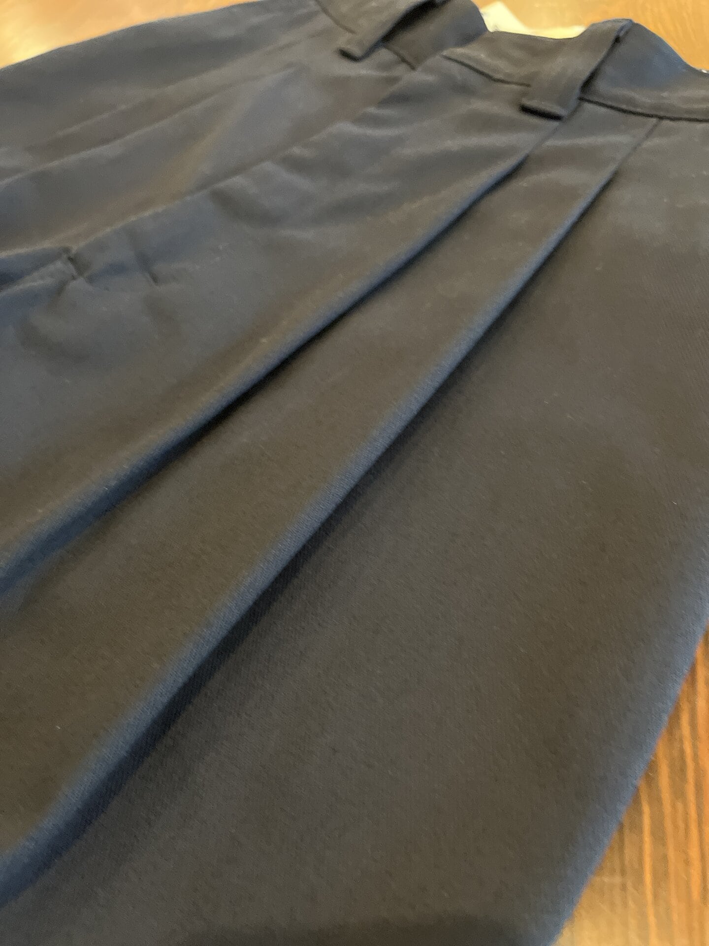 コットンにポリエステルをブレンドした生地なので、適度に光沢感があってラフすぎないところもツボでした！