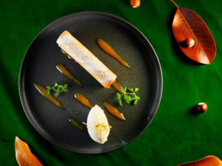 デセール：カシスと牛蒡のムース　アプリコットソース添え