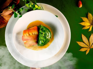 メインー魚料理：寒鮃のソテー　柑橘とハーブの芳香