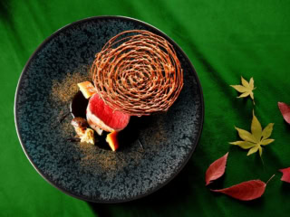 メインー肉料理：蝦夷鹿のロースト　季節野菜を添えて