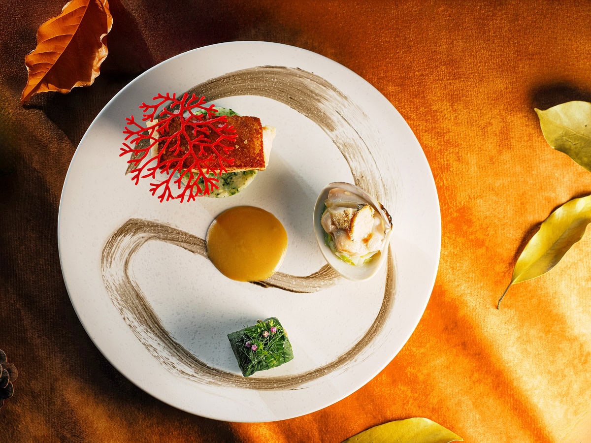 メインー魚料理：真鱈のソテー　海藻のリゾット ジュドコキヤージュ