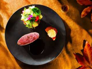 メインー肉料理：野田鴨のロースト 季節野菜を添えて