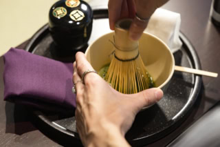 心落ち着く茶道体験。