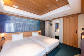 スタンダードなツインルーム。全室ミニキッチン、洗濯乾燥機を完備。